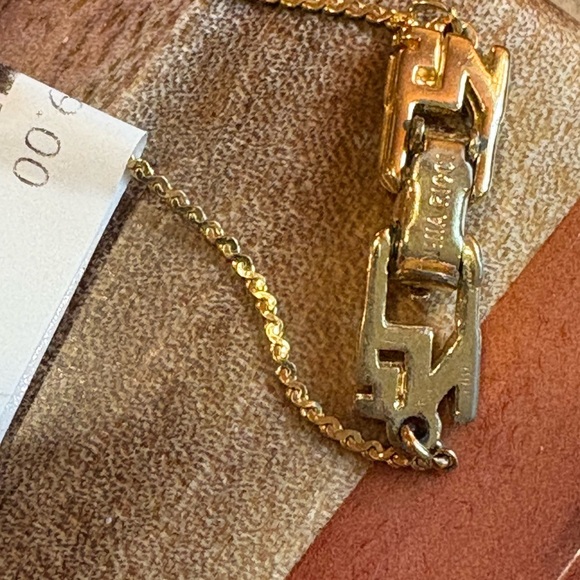 Nina Ricci Gold Necklace - Picture 3 of 8